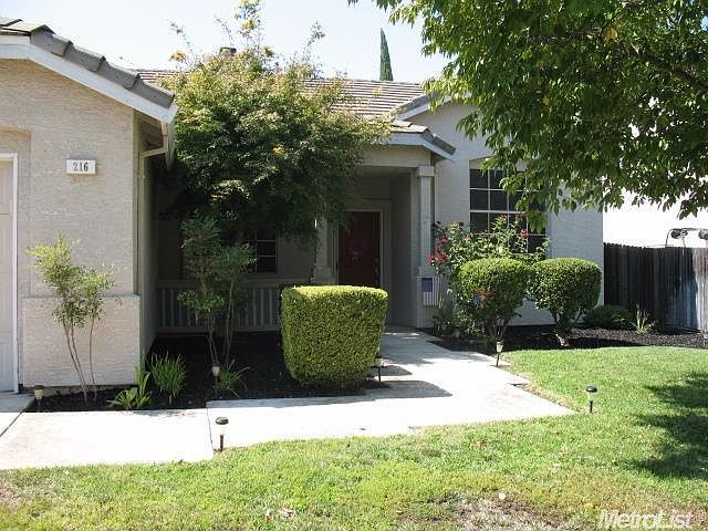 1st image of 216 Wisteria Ct