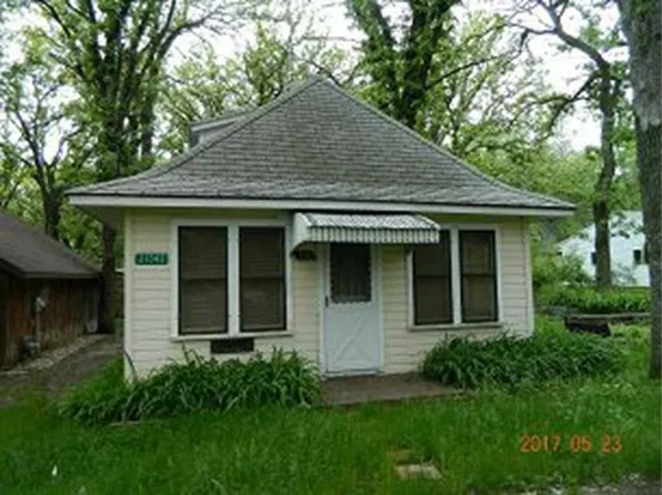 21342 Linn St, Spirit Lake, IA 51360