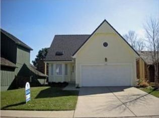 615 NE Burning Tree St, Lees Summit, MO 64064