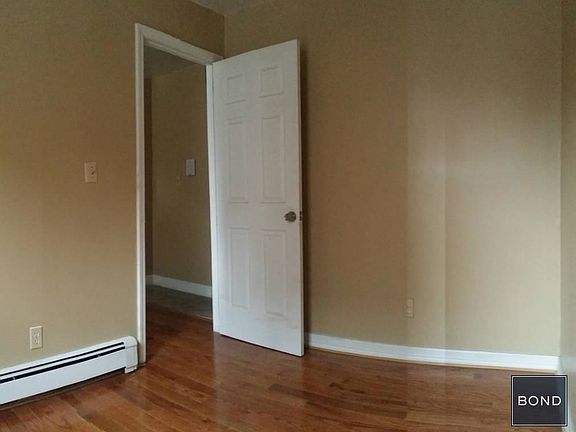 4th image of 391 Parkside Ave