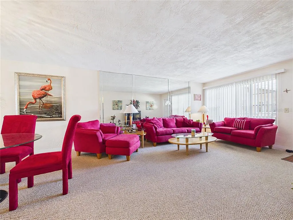 2 bed, 1.0 bath, 1100 sqft, $1,300 — Photo 2