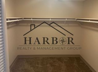 400 10th Avenue Northwest 10 Austin, MN 55912 Fiber Internet, Water/SewerIncluded! Elevator. Larg..., Austin, MN 55912