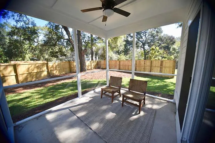 481 Fort Johnson Rd — Photo 2