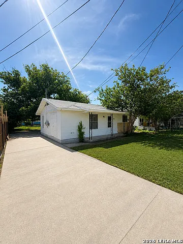 2 bed, 1.0 bath, 805 sqft, $1,100 — Photo 2
