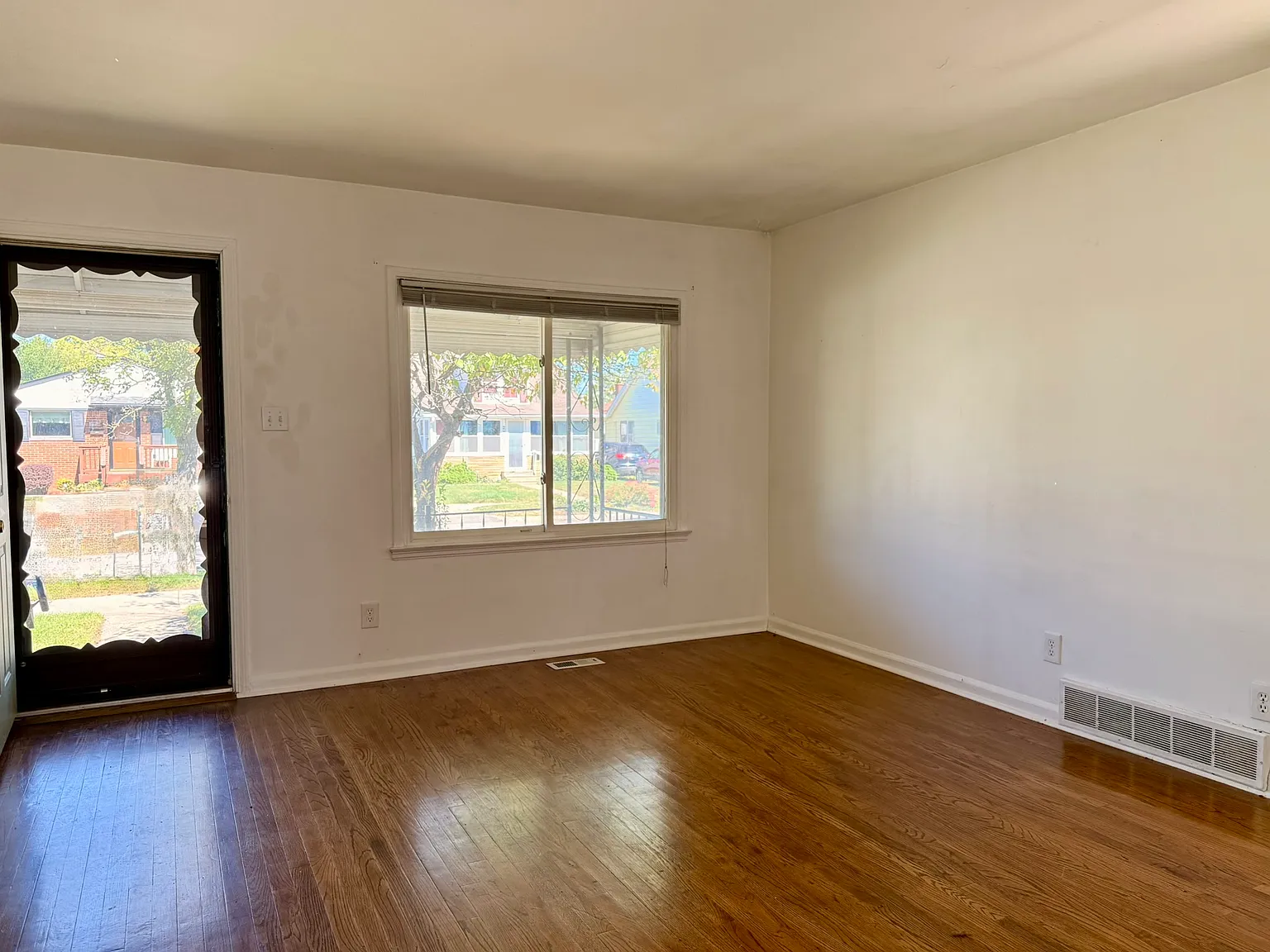 3 bed, 1003 sqft, $2,000 — Photo 3