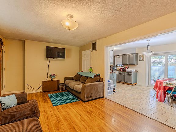 3rd image of 248 Velta St