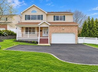 1 Fairway Dr, Old Bethpage, NY 11804