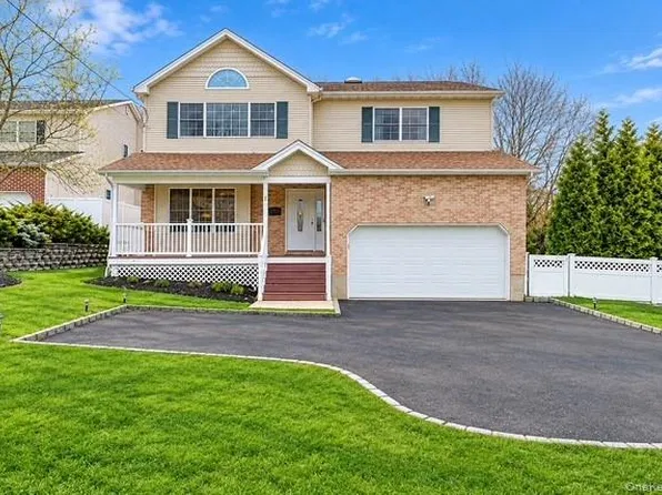 1 Fairway Drive, Old Bethpage, NY 11804