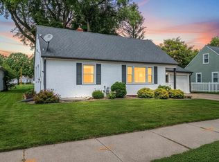 446 Victoria St, Green Bay, WI 54302