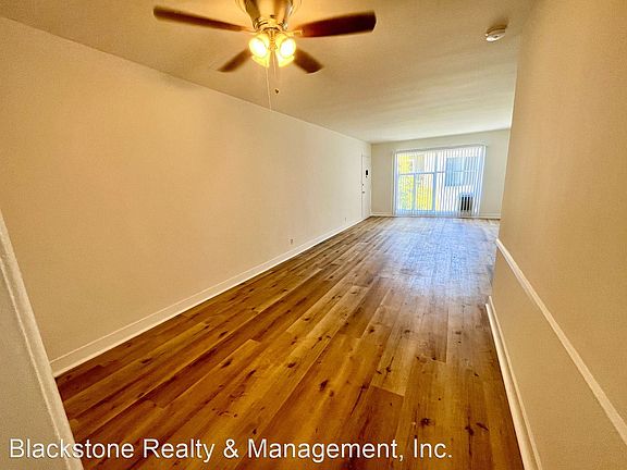 3rd image of 316 S Doheny Dr APT 4