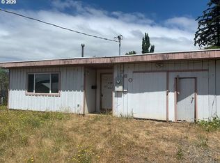 760 E 11th St, Coquille, OR