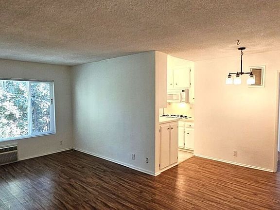 4th image of 1833 Manning Ave #6