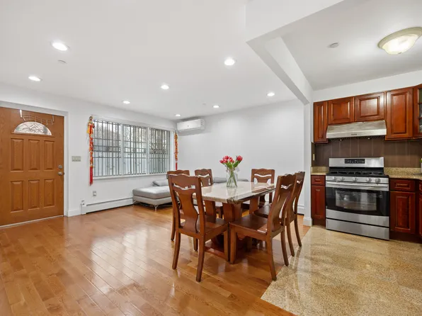 183-26 Booth Memorial Avenue image 18 of 31