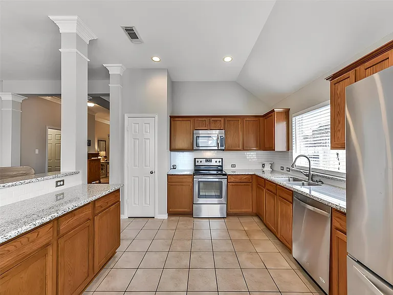 7611 Waterlilly Ln — Photo 2