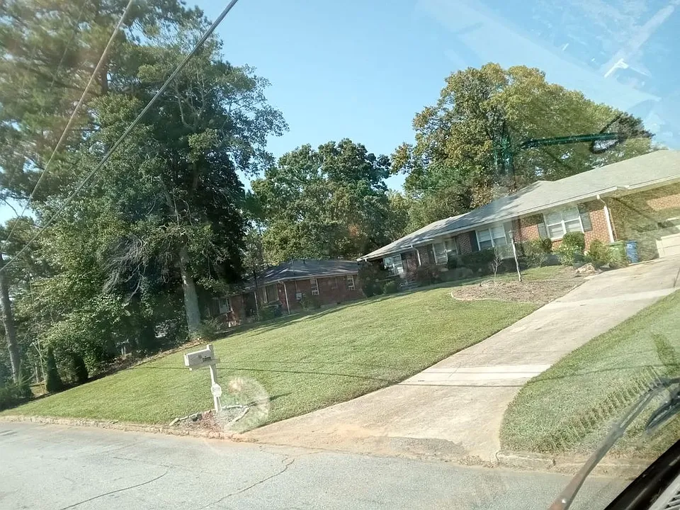 3039 Lynn Dr SW