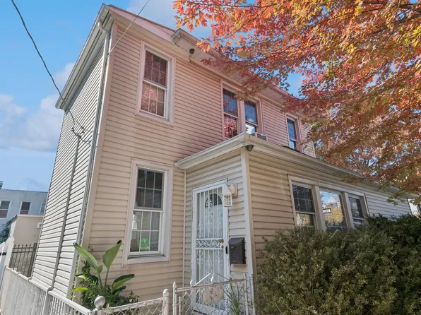 1541 Overing Street image 1 of 7