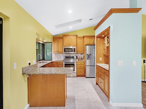 5th image of 412 SE Justine Terrace