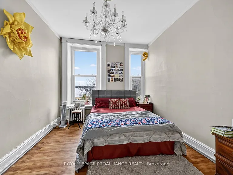 2 King St E #42 — Photo 4