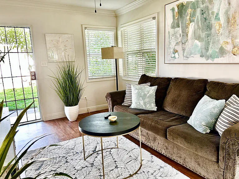 918 Chalcedony St #918 — Photo 5