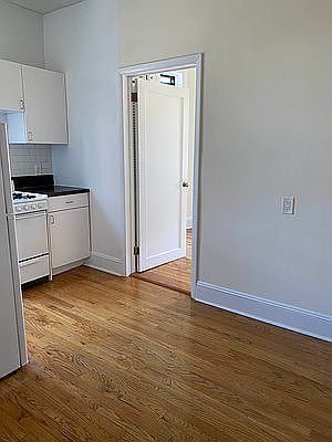 5th image of 323 Bleecker St #16