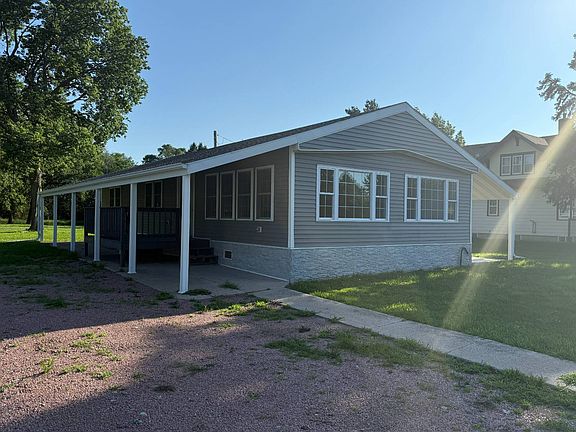 3rd image of 225 E 6th St