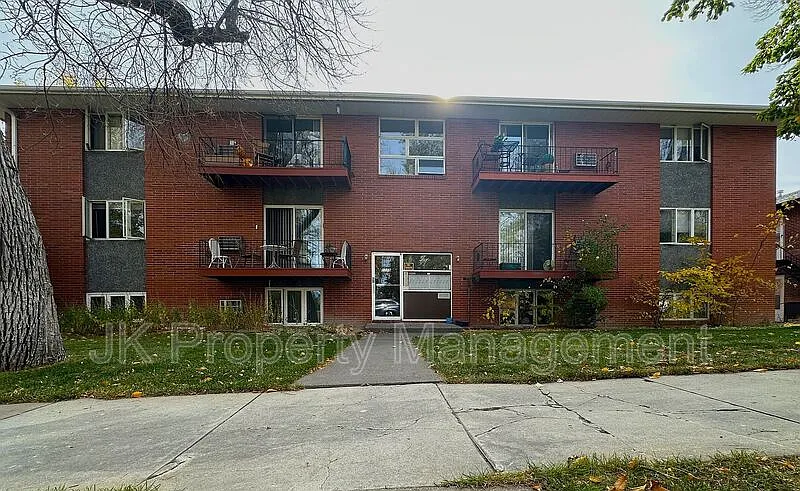2 bed, 1.0 bath, 910 sqft, $899 — Photo 1