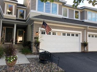 2817 Spy Glass Dr, Chaska, MN 55318