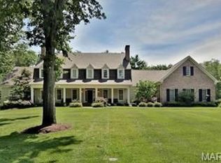 32 Countryside Ln, Saint Louis, MO 63131