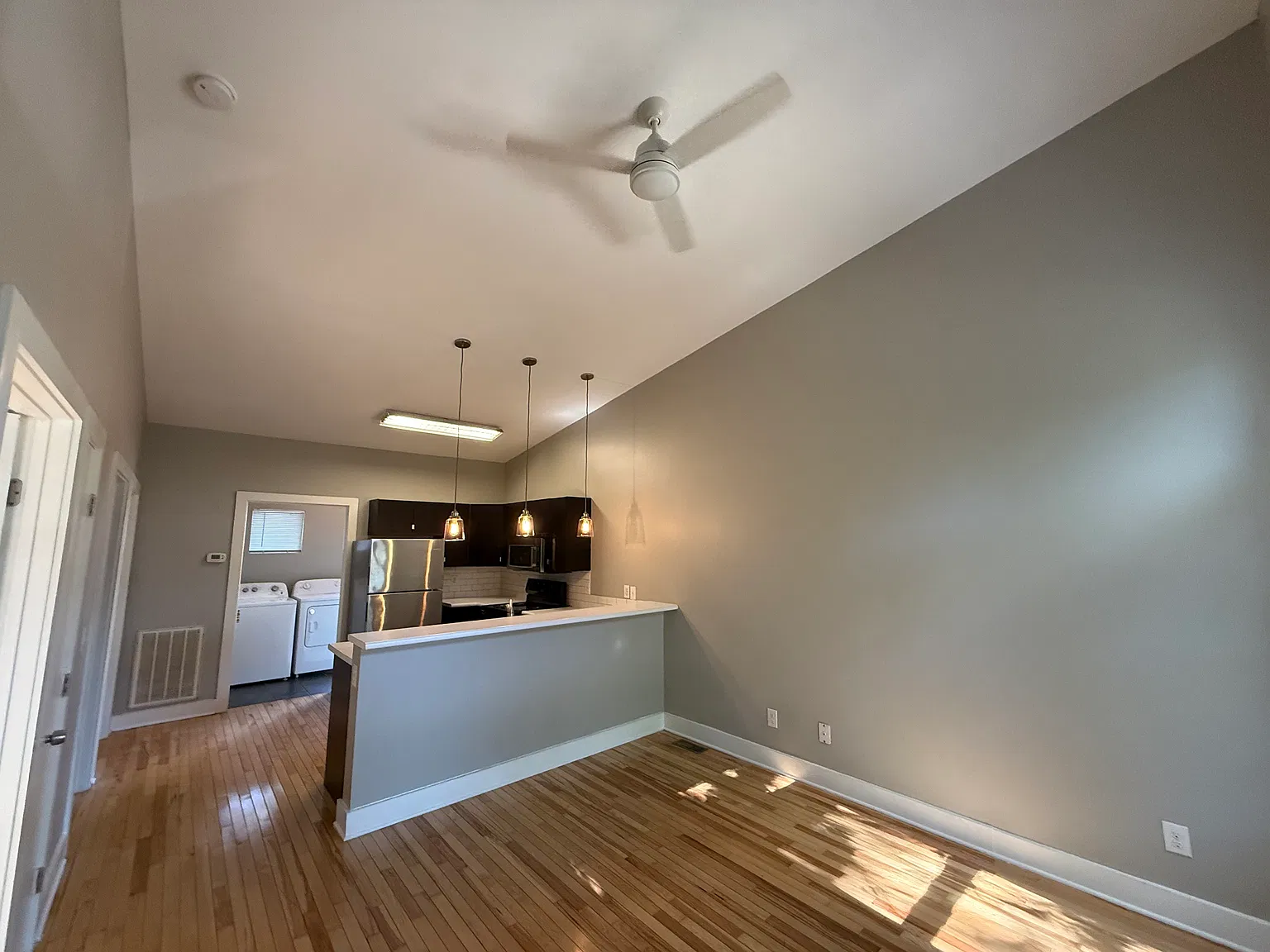 2 bed, 900 sqft, $1,800 — Photo 2