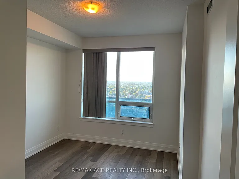7165 Yonge St #1902 — Photo 16