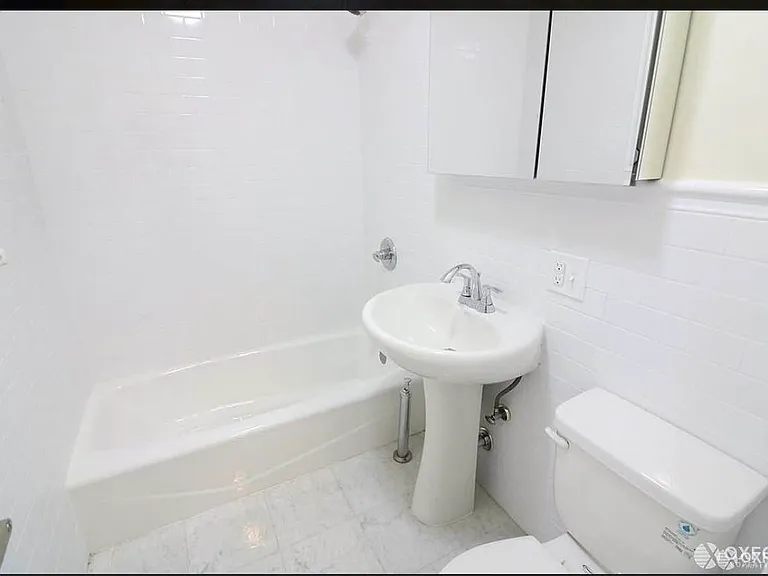 85 Washington Pl #3A — Photo 5