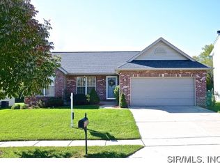 945 Pacific Crossing Dr, O'Fallon, IL 62269