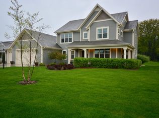 W220N4799 Woodleaf Way, Pewaukee, WI 53072