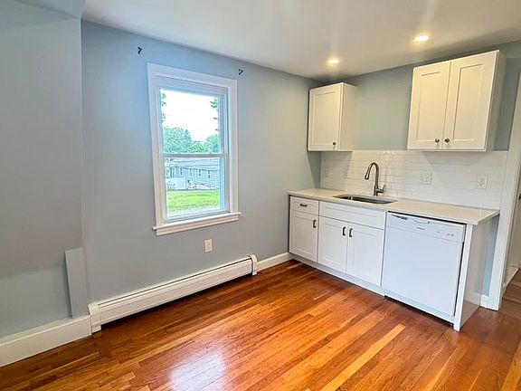 4th image of 29 Newton Pl #B