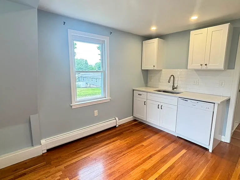 29 Newton Pl #B — Photo 4