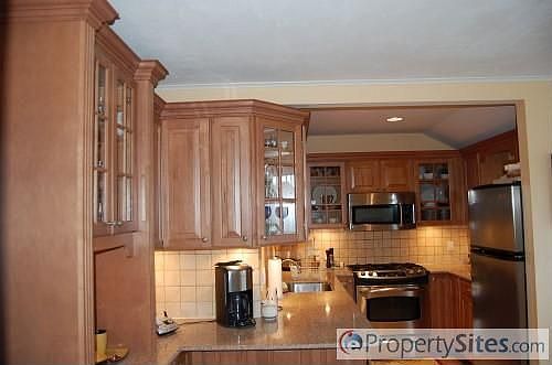 5th image of 530 Secatogue Ave