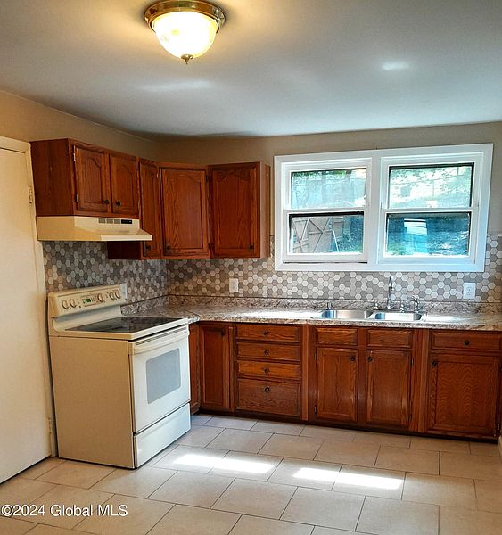 3rd image of 1384 Broadway