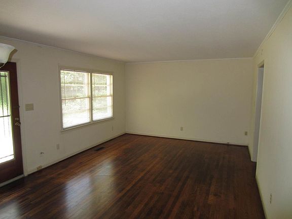 4th image of 2111 Azalea Dr