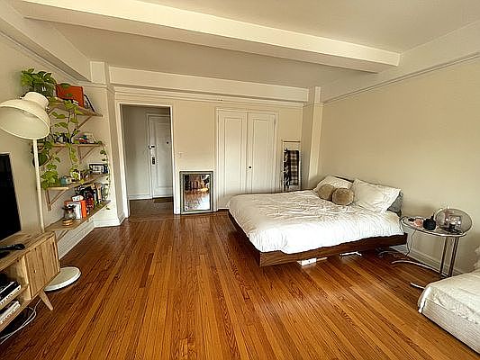 5th image of 405 W 23rd St APT 12F
