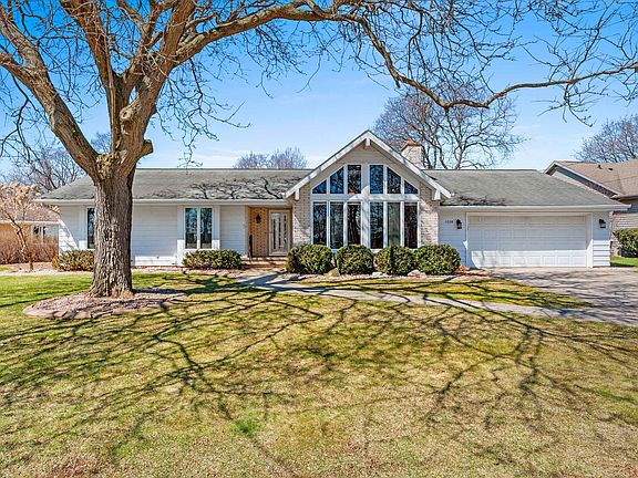 3rd image of 1028 Riverside Dr