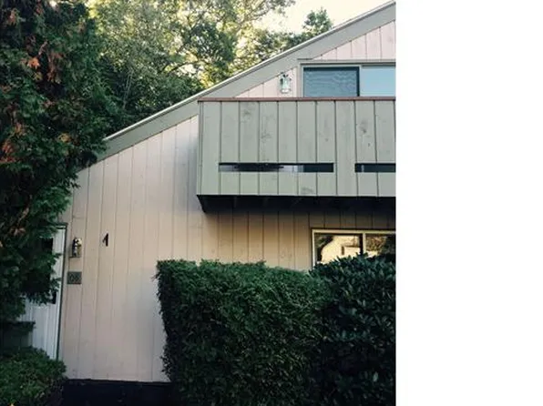 8 Polpis Ln, Guilford, CT 06437