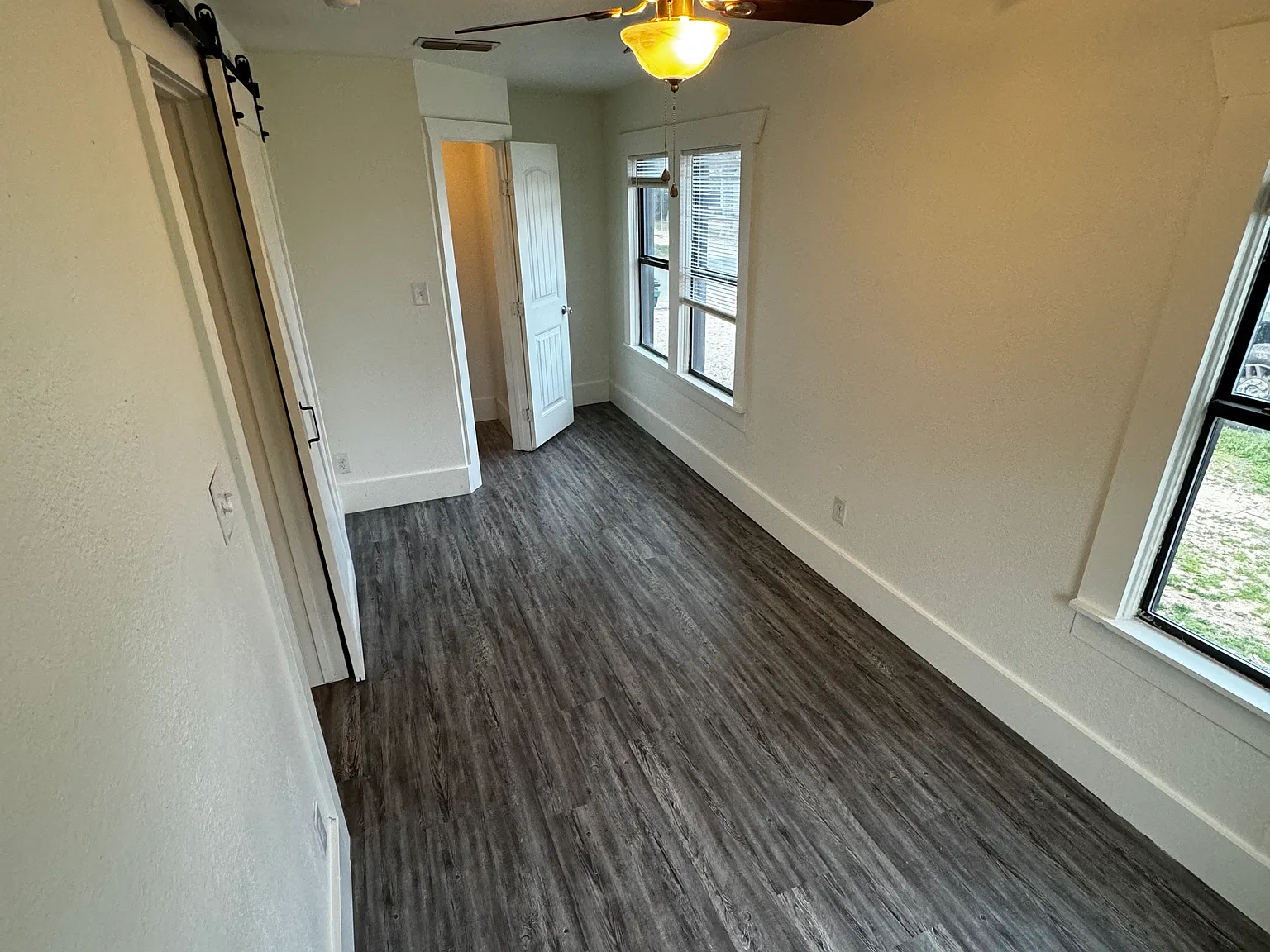 3 bed, 960 sqft, $1,800 — Photo 3