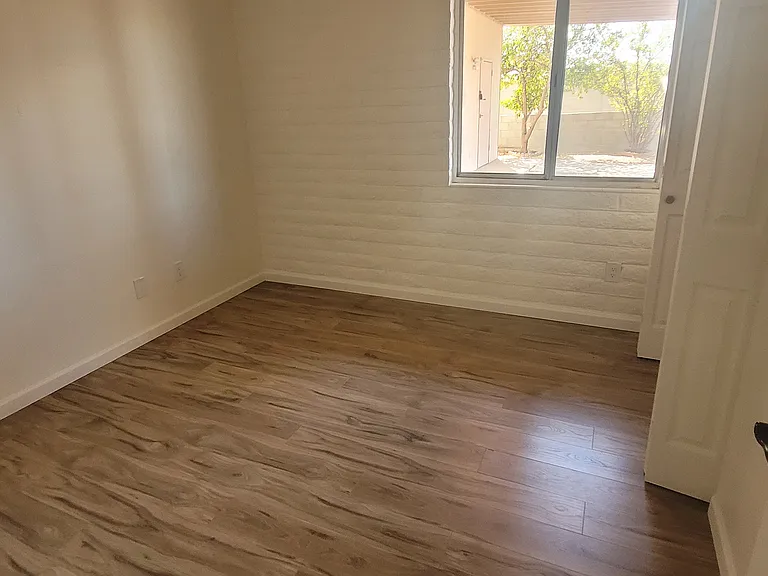 550 N Gollob Rd — Photo 10