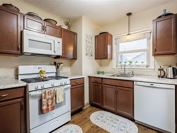 4th image of 110 Yarmouth Rd