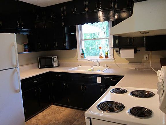 4th image of 2080 Clearwater Dr SE
