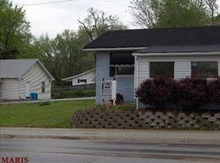 7843 Olive Blvd, University City, MO 63130