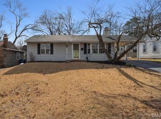 6900 Foxcroft Dr, Saint Louis, MO 63123