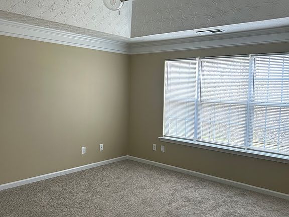 5th image of 270 Summit View Dr