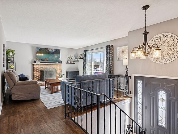 4th image of 1893 Roth St