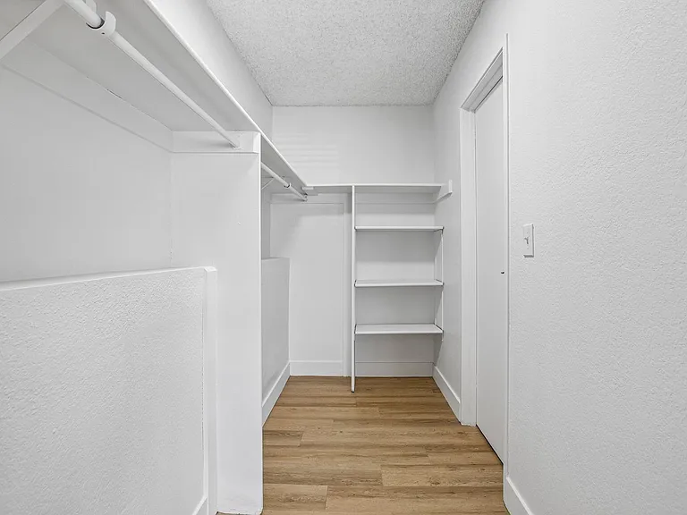 Brighton Place Apartments — Photo 37